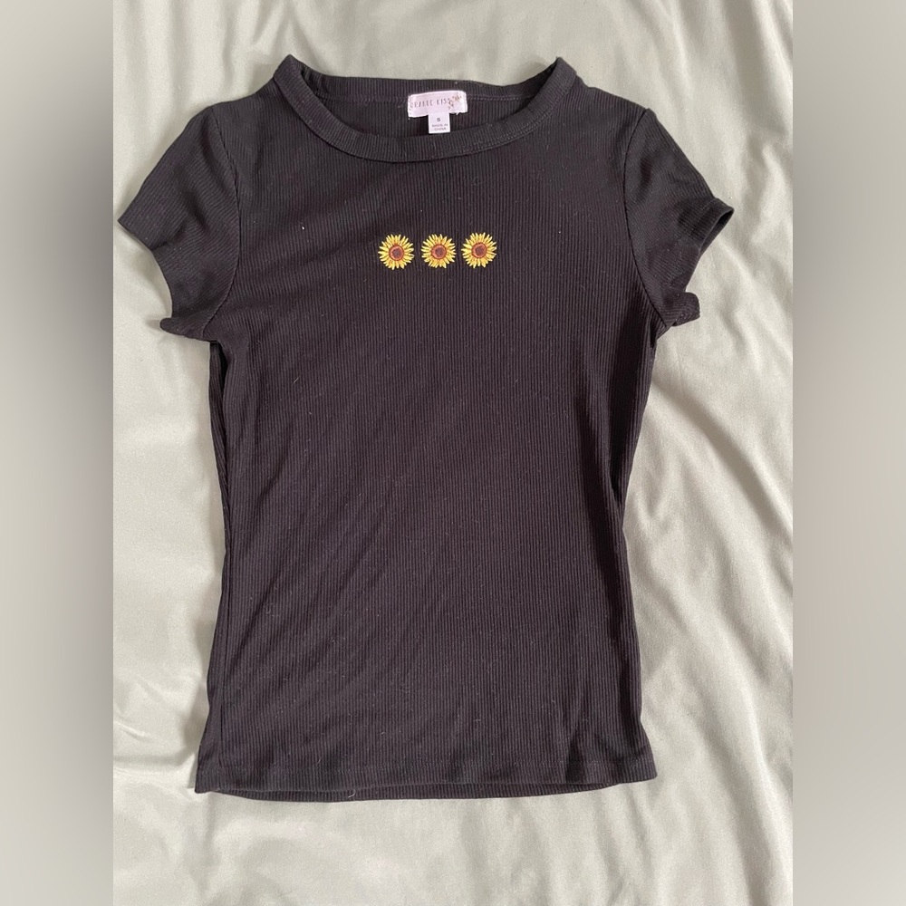 Fitted sunflower embroidered t-shirt (Orange Kiss)